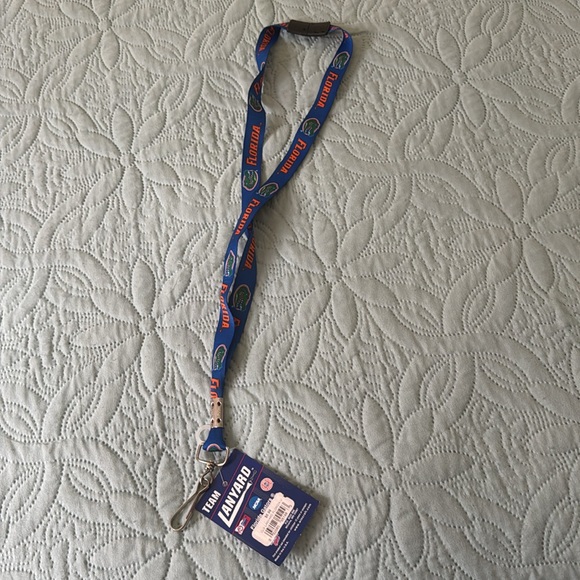 Adidas Florida Gator T-shirt & Lanyard - Picture 7 of 9